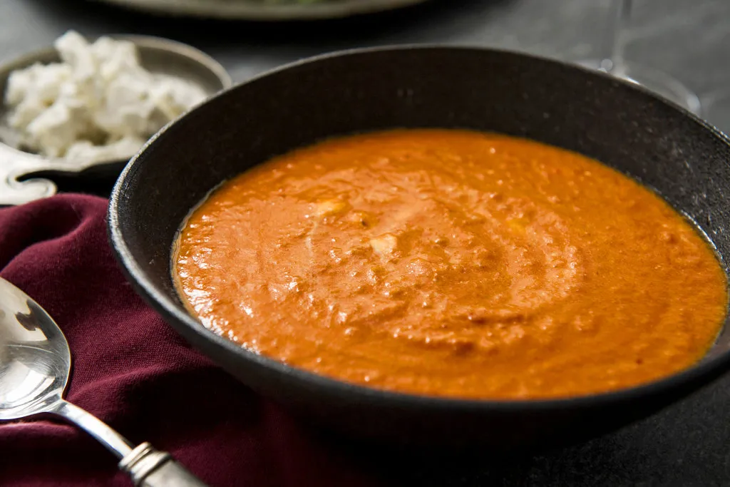 Bisque de tomate avec fromage de chèvre frais