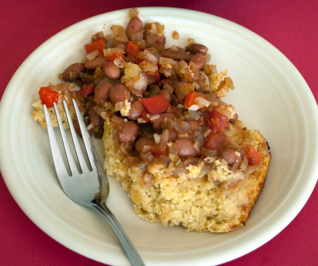 Casserole de pain de maïs cajun