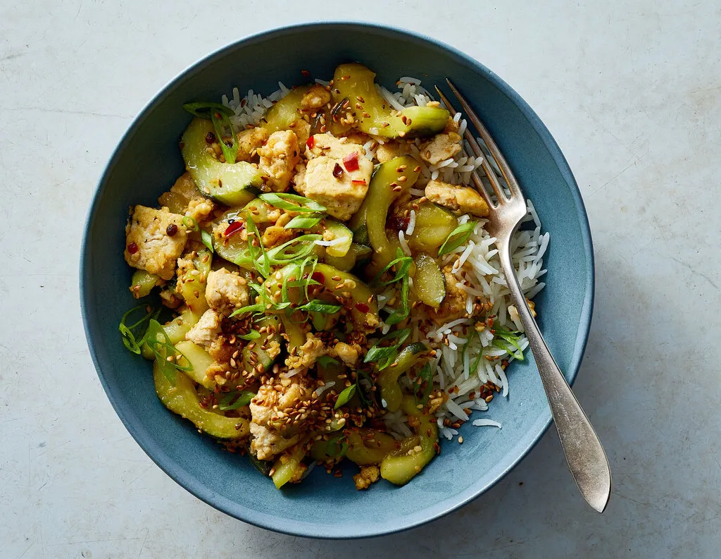 Concombres sautés avec tofu