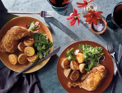 Confit de poulet avec pommes de terre rôties et salade de persil