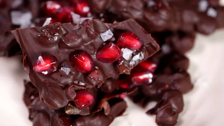 Écorce de chocolat noir et grenade