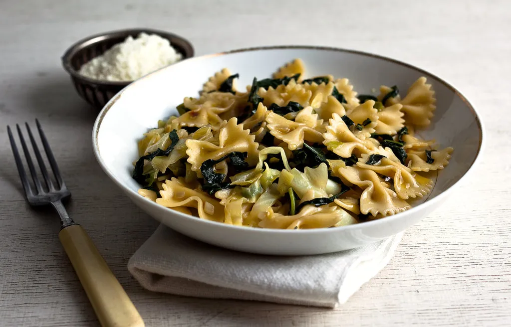 Farfalle au chou et au kale noir