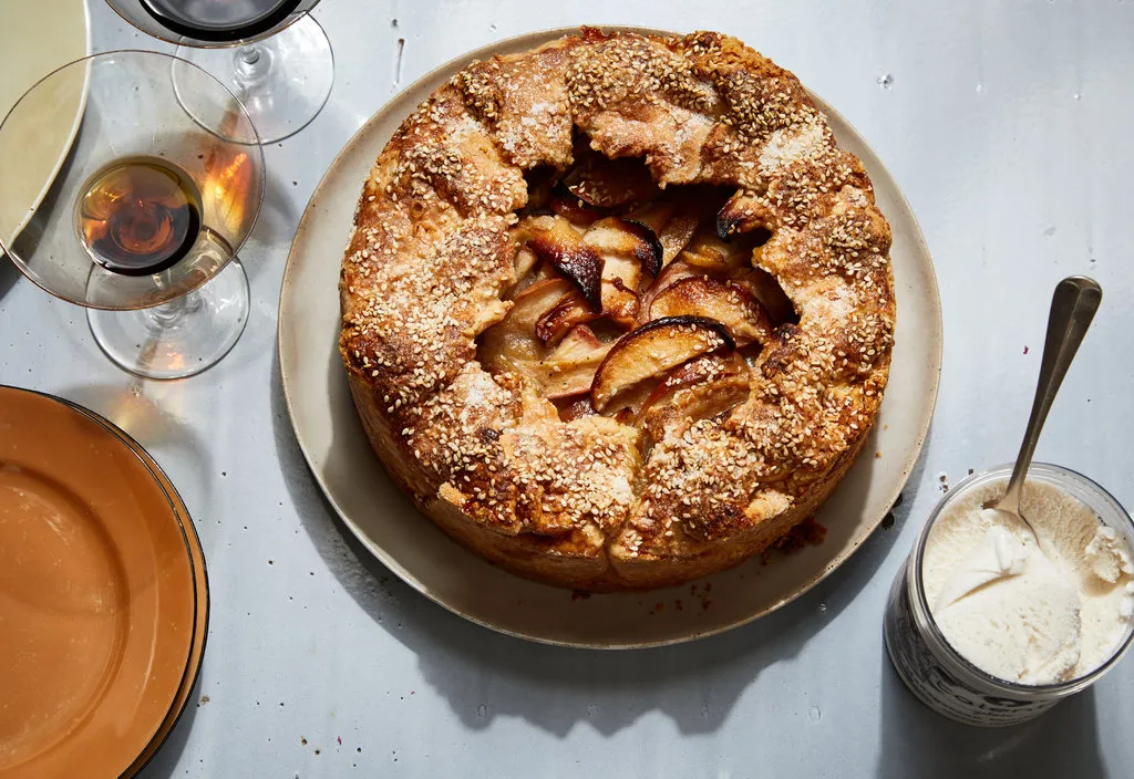 Galette de pommes au miel en plat profond