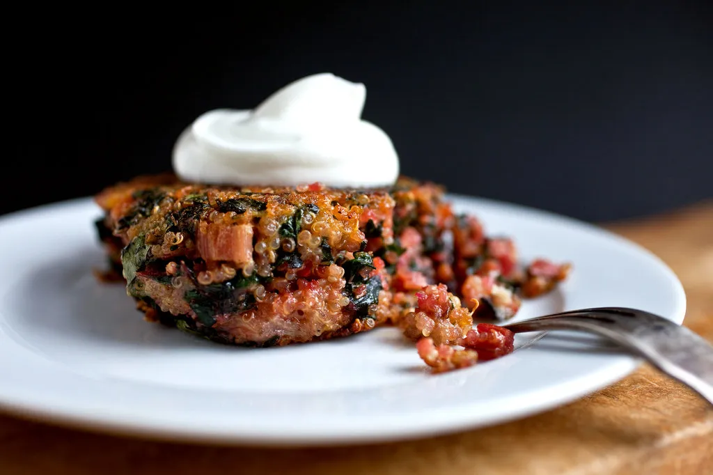 Gâteaux de quinoa et de bette à carde