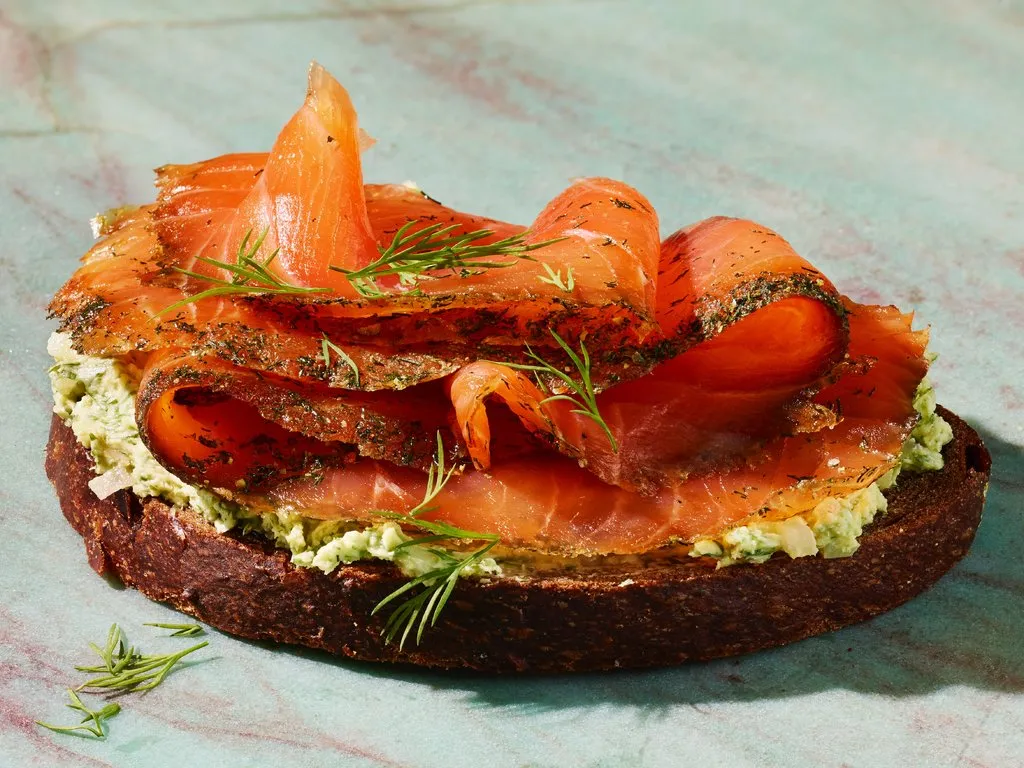 Gravlax avec beurre aux herbes