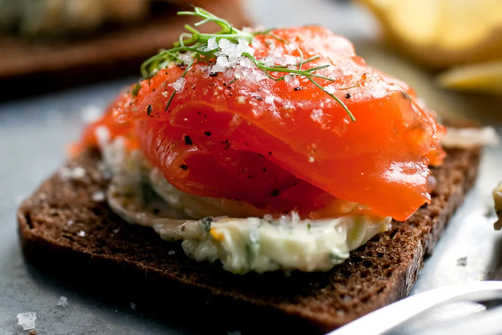 Gravlax en petite quantité avec beurre d'orange et de fenouil