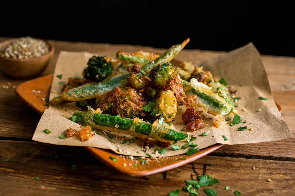 Haricots verts épicés et tempura de brocoli bébé