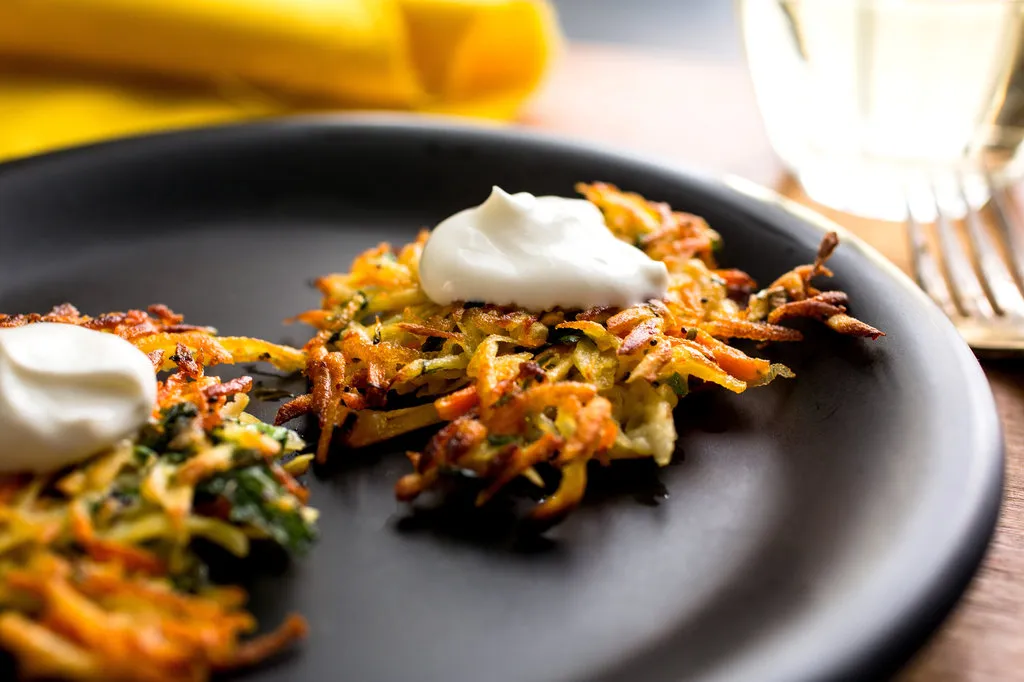 Latkes épicés de carottes, panais et pommes de terre