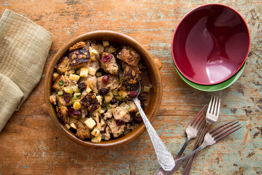 Pain complet, farce aux pommes et canneberges