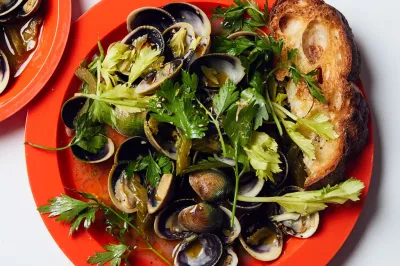Palourdes avec céleri et ail grillé