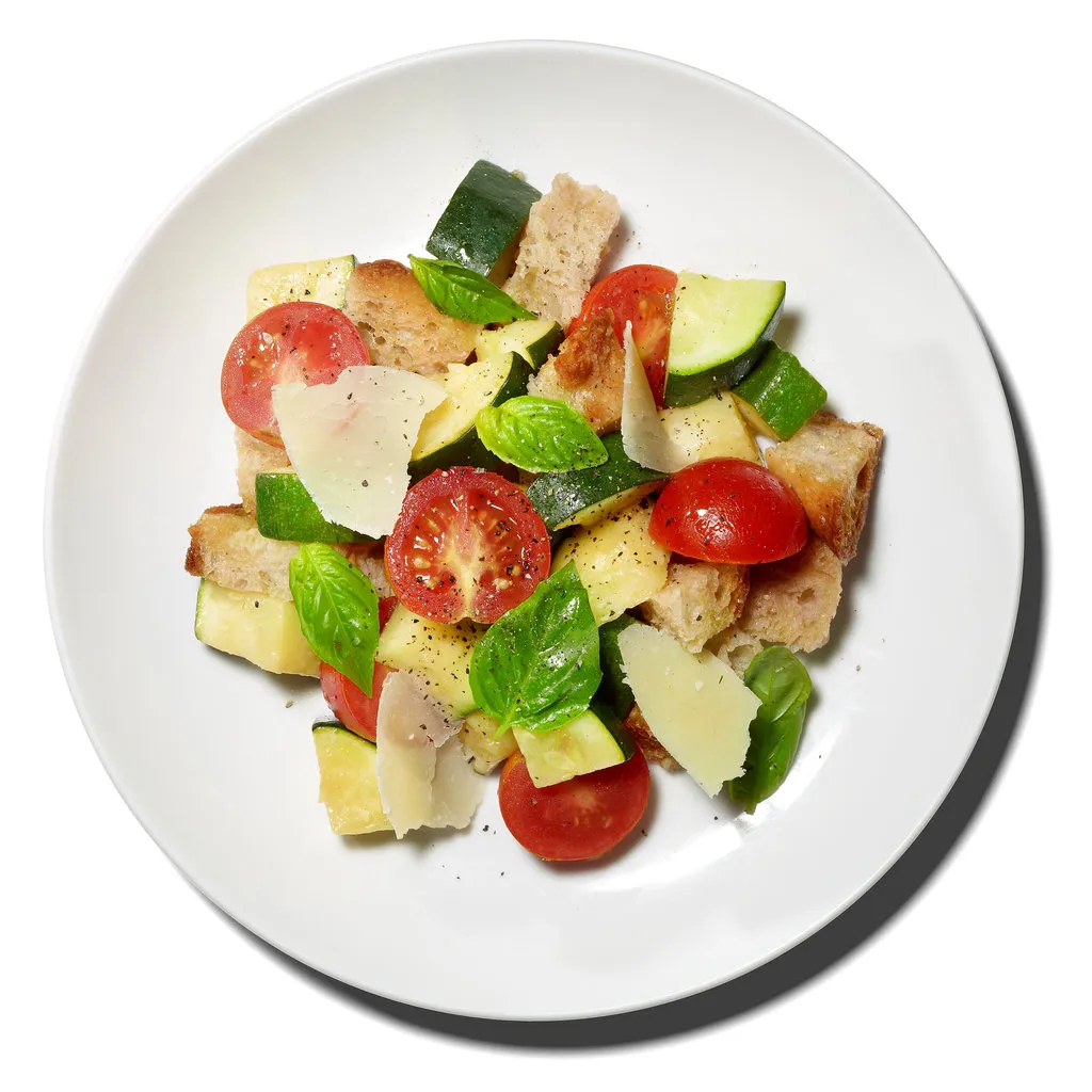 Panzanella aux tomates et courgettes