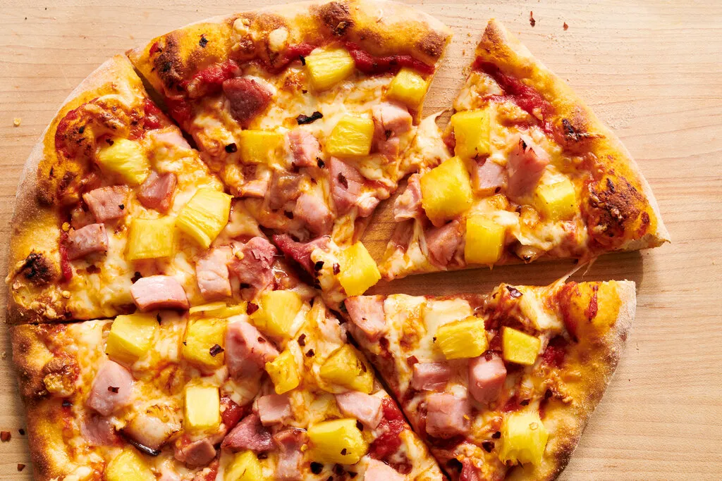 Pizza au jambon et à l'ananas