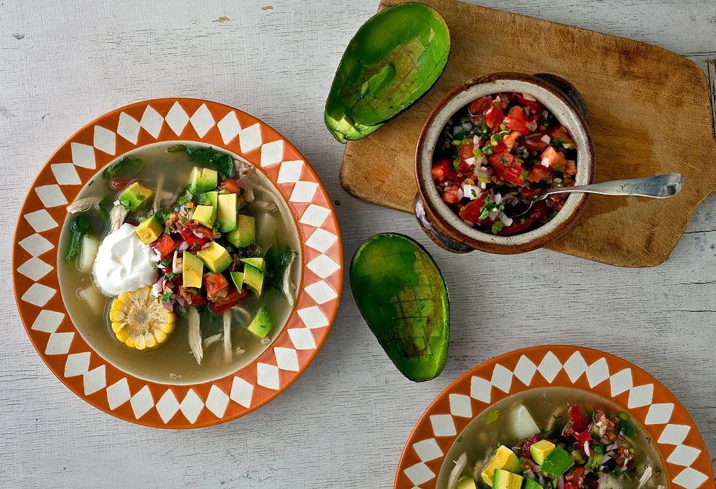 Ragoût de poulet, côtes courtes et pommes de terre à la colombienne