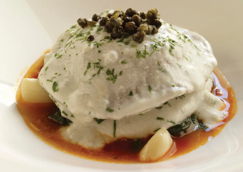 Raviolis au safran avec des champignons sauvages et du fromage de cajou