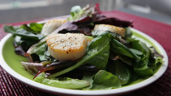 Saint-Jacques sautées farcies au basilic