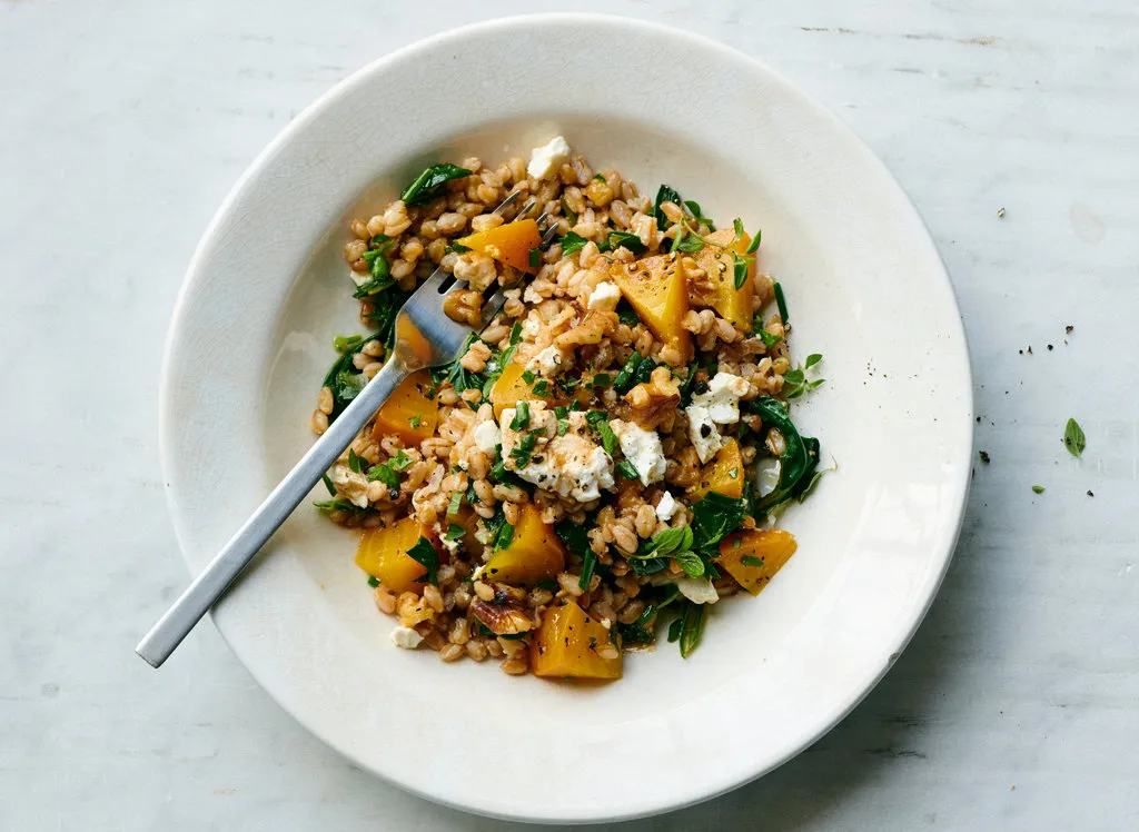 Salade de farro avec bettes, verdure et feta