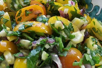 Salade de salsa de maïs grillé et de tomates