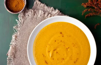 Soupe crémeuse de courge butternut et noix de cajou