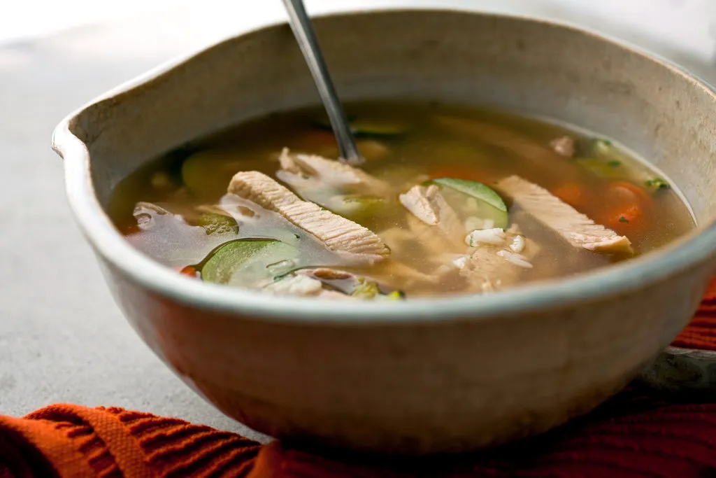 Soupe de dinde ou de poulet avec citron et riz