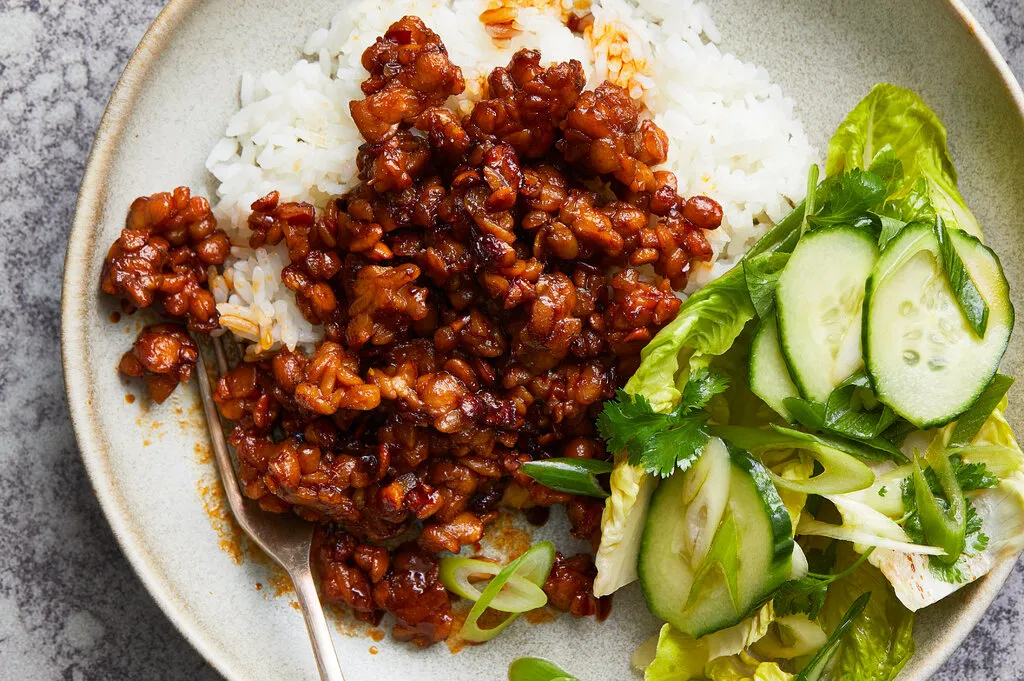 Tempeh collant et épicé