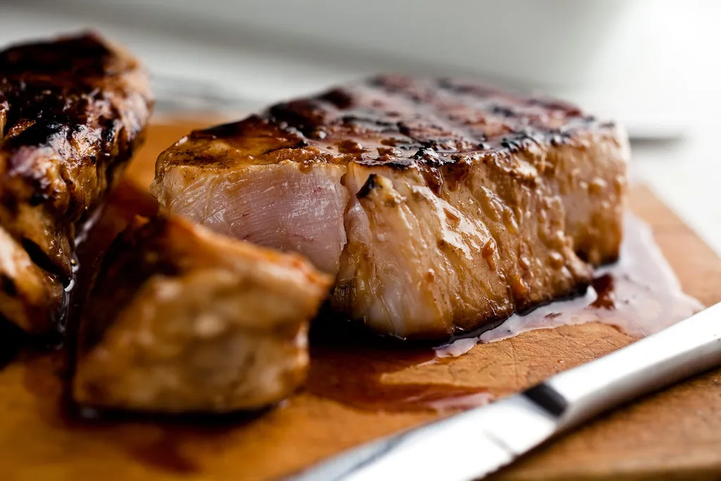 Thon albacore grillé ou cuit à la poêle avec marinade de soja et mirin