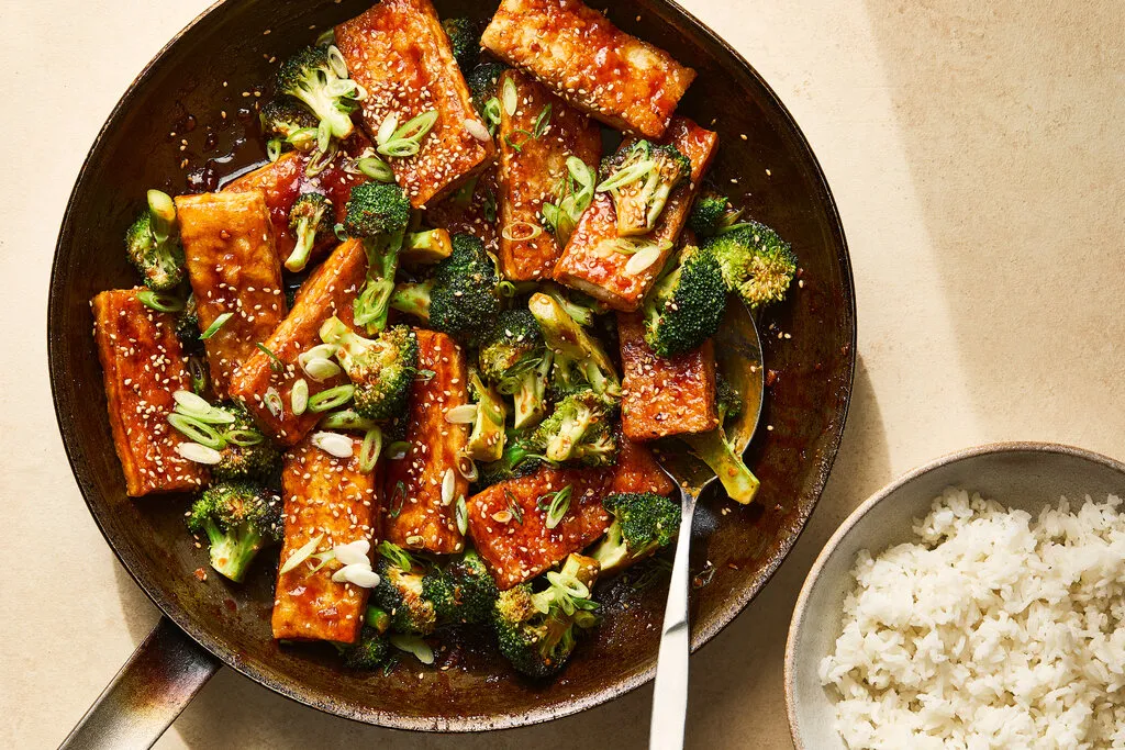 Tofu au gochujang beurré et brocoli